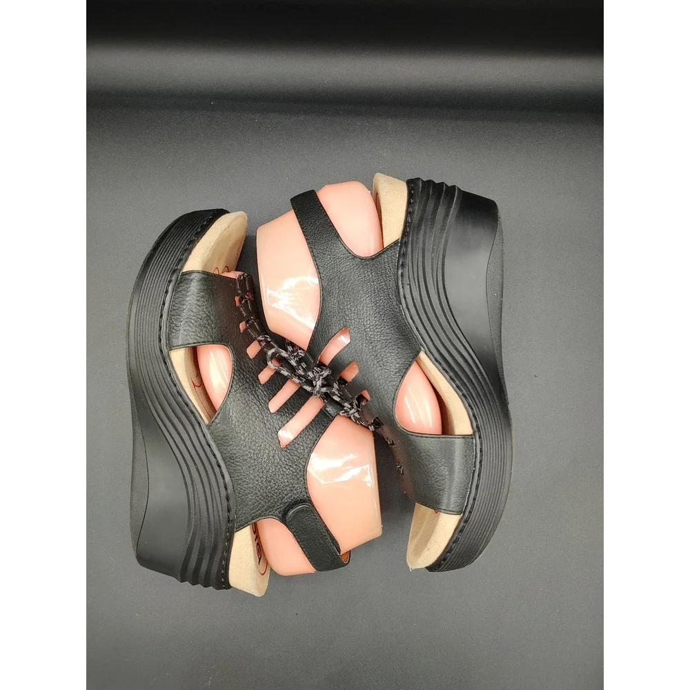 Bionica leather wedge